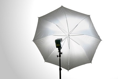 Sambesi Umbrella, Yongnuo RF602RX, Nikon SB24, Bracket, Walimex Tripod